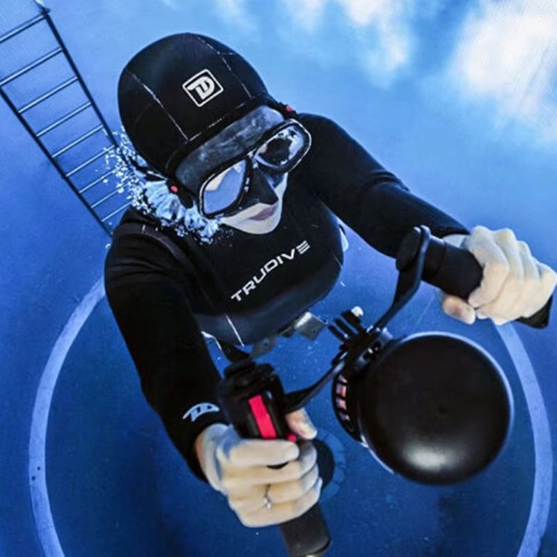 สกูตเตอร์ดำน้ำใต้น้ำ Airo Fact - Underwater Scooter Sea Scooter บทวิจารณ์และราคา